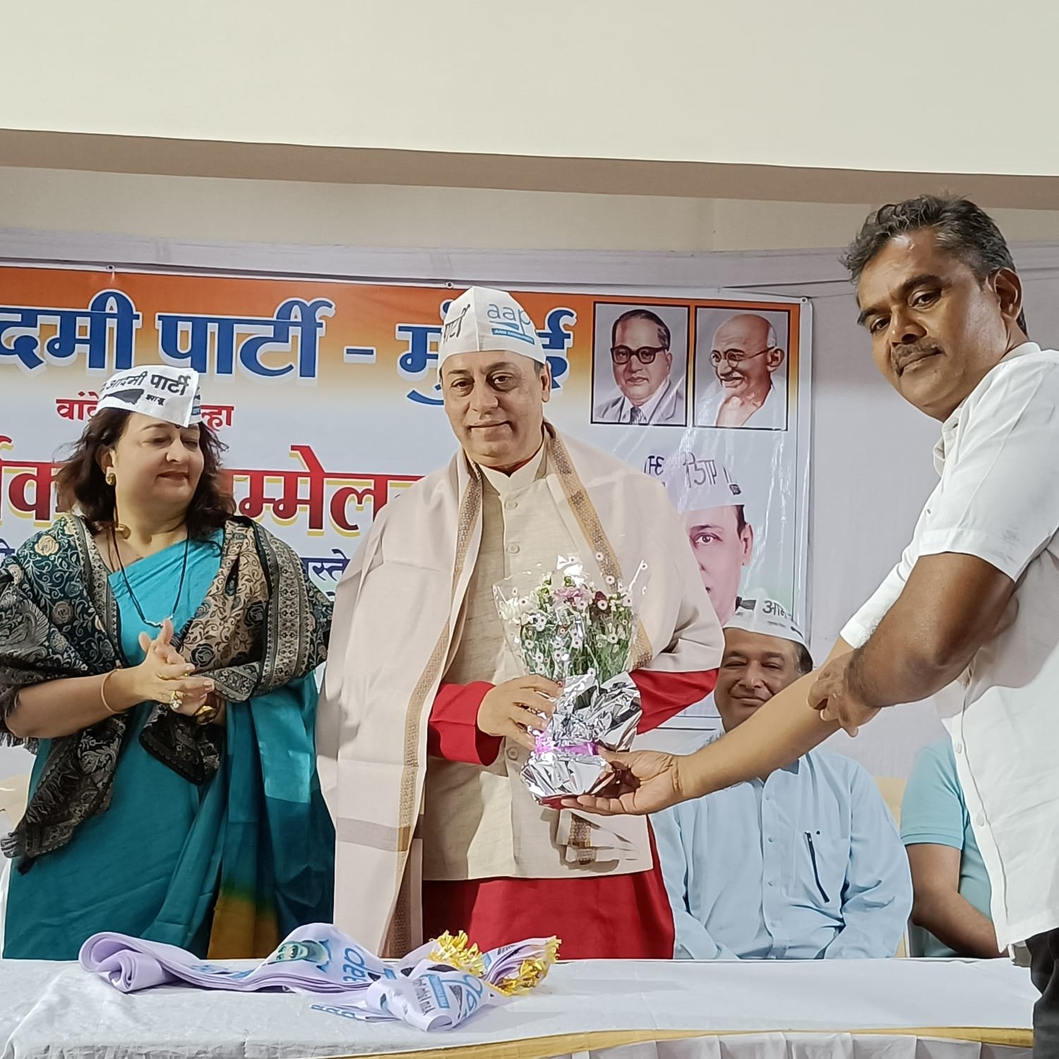मुंबई कांग्रेस के 200 से अधिक कार्यकर्ता ‘आप’ में शामिल