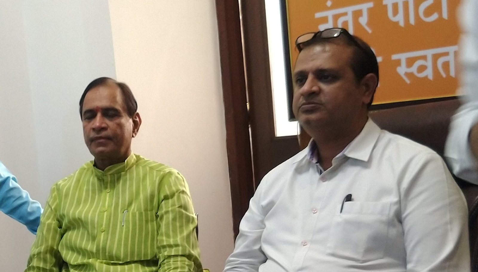 बीजेपी नगरसेवकों के वार्डों पर चला नश्तर