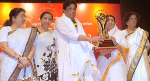 लता मंगेशकर अपनी चार बहनों और भाई हृदयनाथ मंगेशकर के साथ