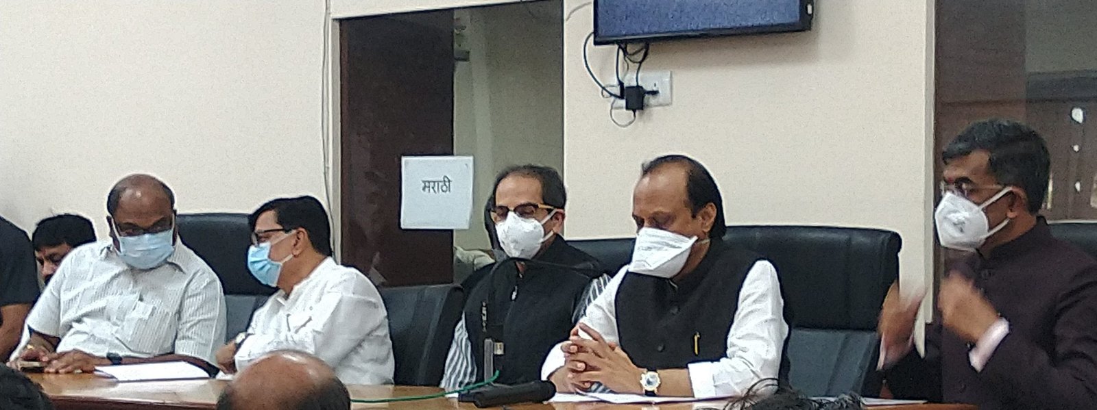 महाराष्ट्र में 24 हजार करोड़ घाटे वाला बजट पेश