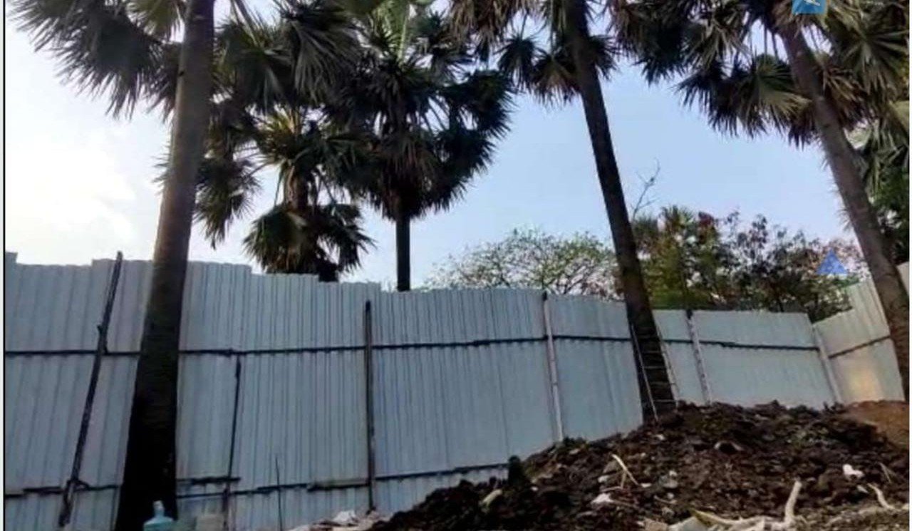 मलाड में सीनियर पुलिस इंस्पेक्टर ही कर रहा अवैध निर्माण