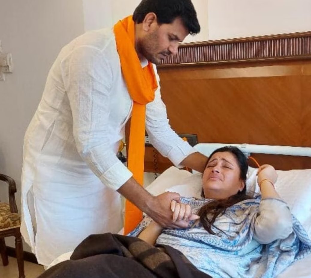 नवनीत राणा से मिले किरीट सोमैया,कहा मविआ को बताया माफिया सरकार