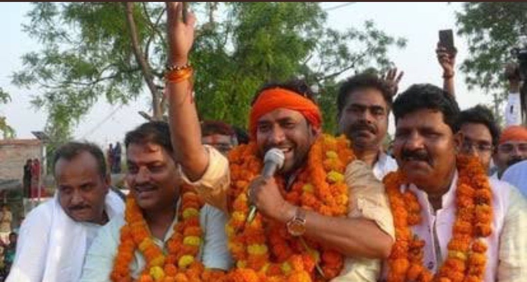 भाजपा के निरहुआ की 42,000 वोटों से बड़ी जीत