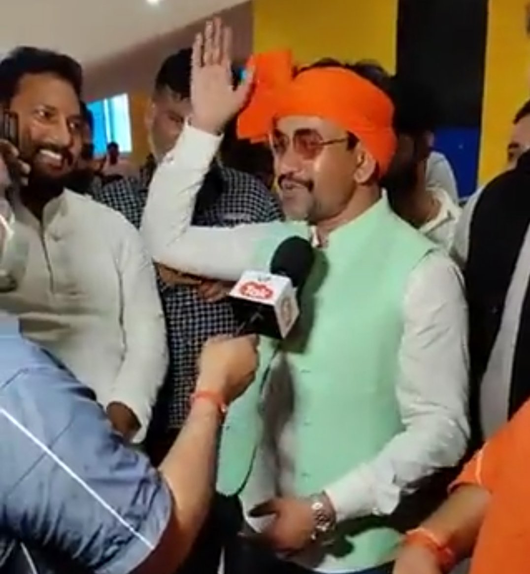 जीत की खुशी में अखिलेश को ये क्या बोल गए निरहू