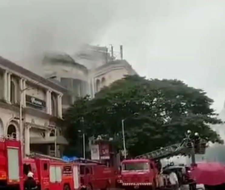 हीरानंदानी स्थित सुपर मार्केट में भीषण आग