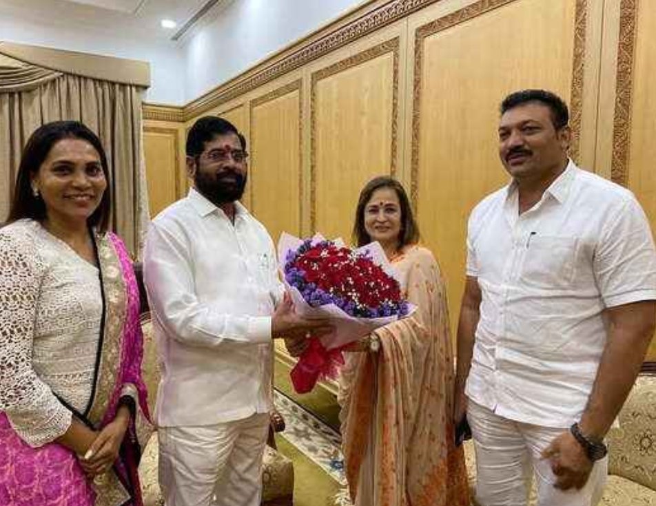 मुख्यमंत्री शिंदे से मिली बालासाहेब ठाकरे की बहू