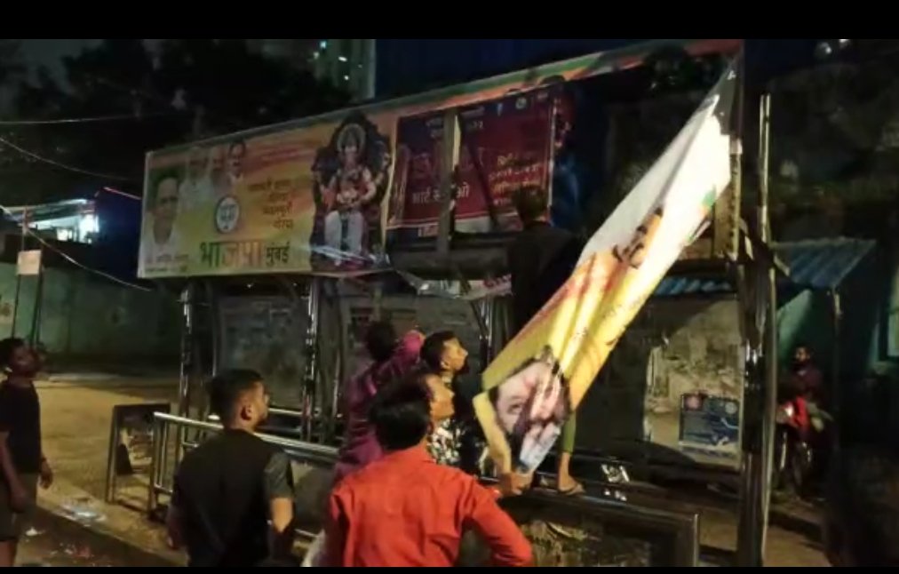 वर्ली में शिवसैनिकों ने भाजपा का बैनर फाड़ा, बढ़ा विवाद