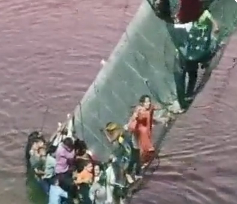 मोरबी नदी हादसा/अब तक 75 से अधिक शव बरामद /सैंकड़ों लोग फंसे