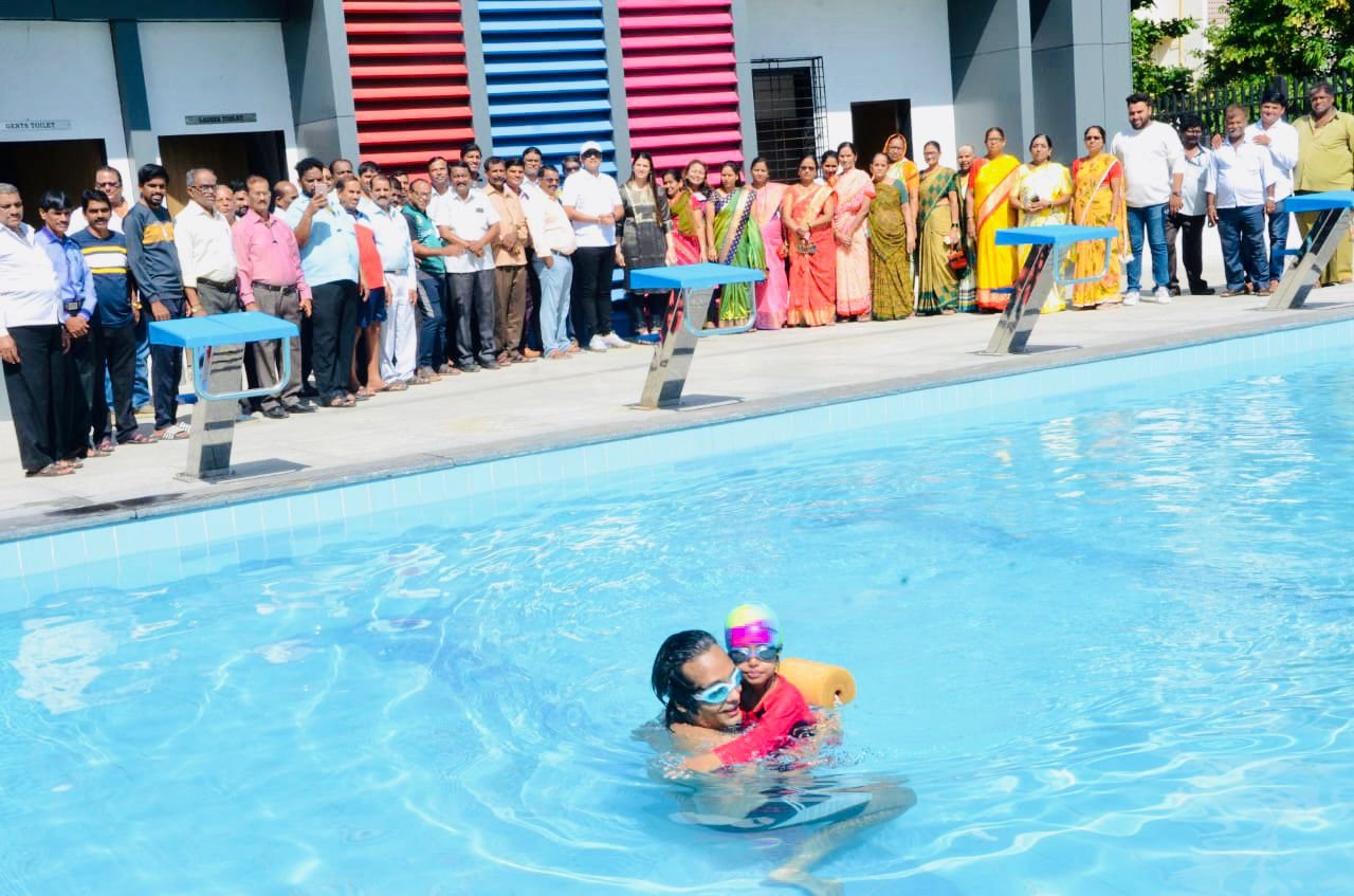 मनपा का दहिसर स्थित स्विमिंग पूल का उद्घाटन, शिवसेना नगरसेविका तेजस्वी घोसालकर के प्रयासों का नतीजा