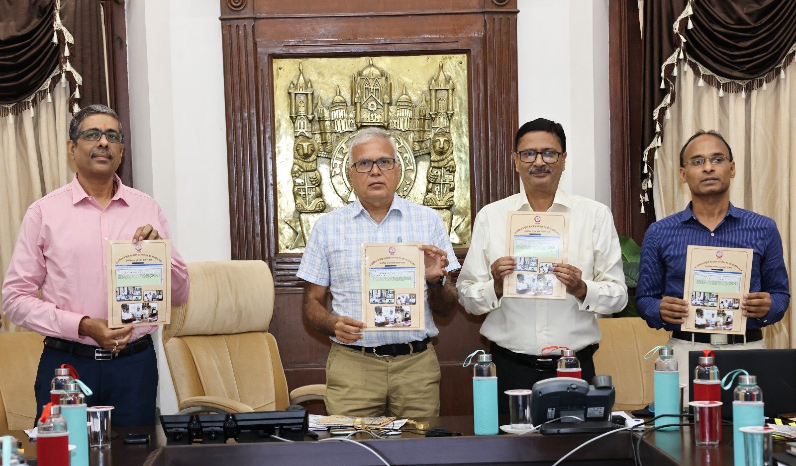 महाप्रबंधक मध्य रेल ने किया ई ऑफिस पर हिन्दी में वाइस टाइप का शुभारंभ