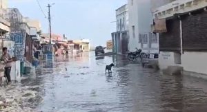 गुजरात के द्वारका में बिपरजॉय का दृश्य 