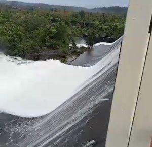 Vihar lake overflowing 