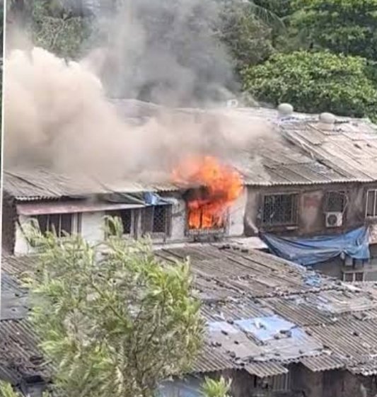 Massive fire at dahisar: दहिसर के वर्धमान इंडस्ट्रियल कोआपरेटिव सोसायटी में भीषण आग