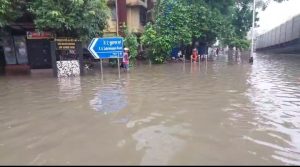 Mumbai Rains Shuts Local Service 