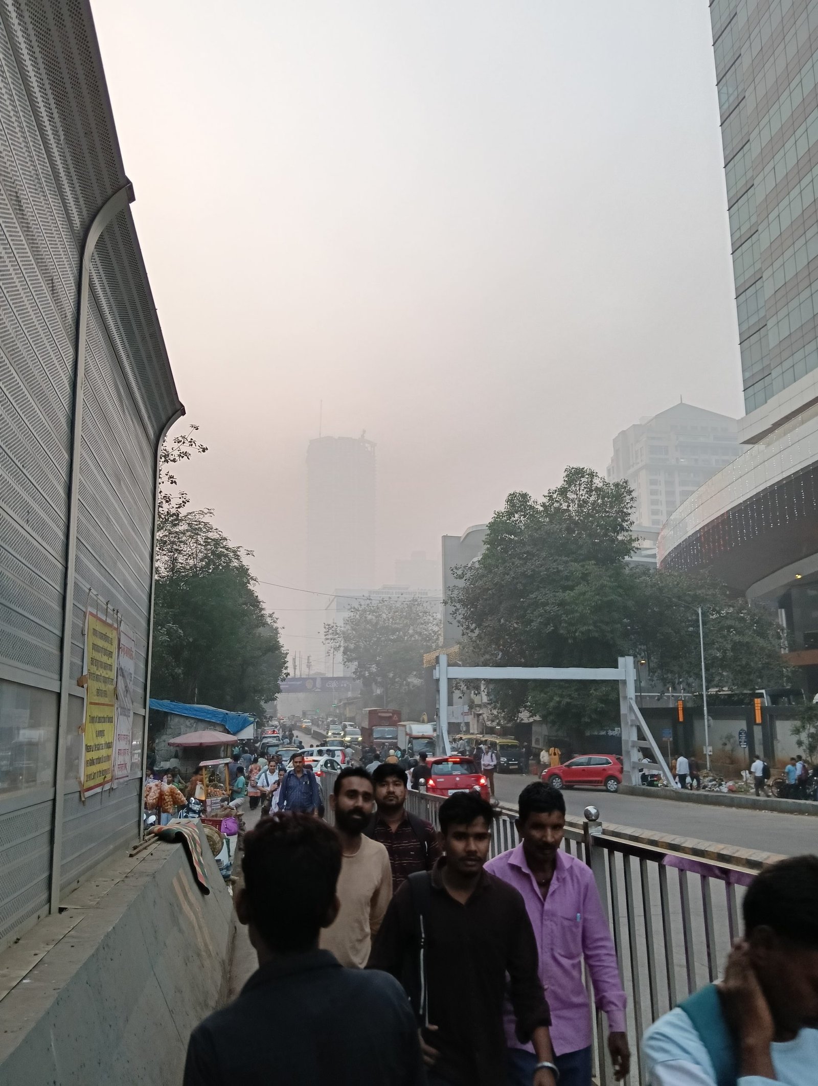 मुंबई की हवा हुई जहरीली, खतरनाक स्तर पर पहुंचा वायु प्रदूषण सूचकांक