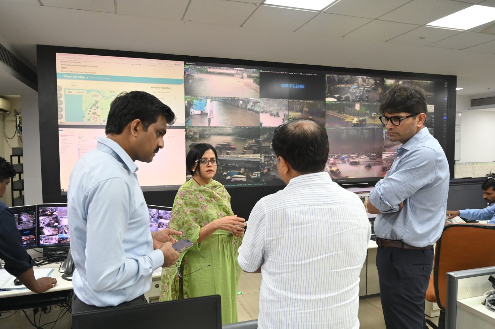 मुंबई में भारी बारिश से नाले उफान पर, कई इलाकों के घरों में घुसा पानी, मीठी नदी का जलस्तर बढ़ा
